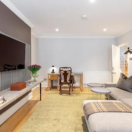 Bright And Stylish Apartment Trafalgar Square